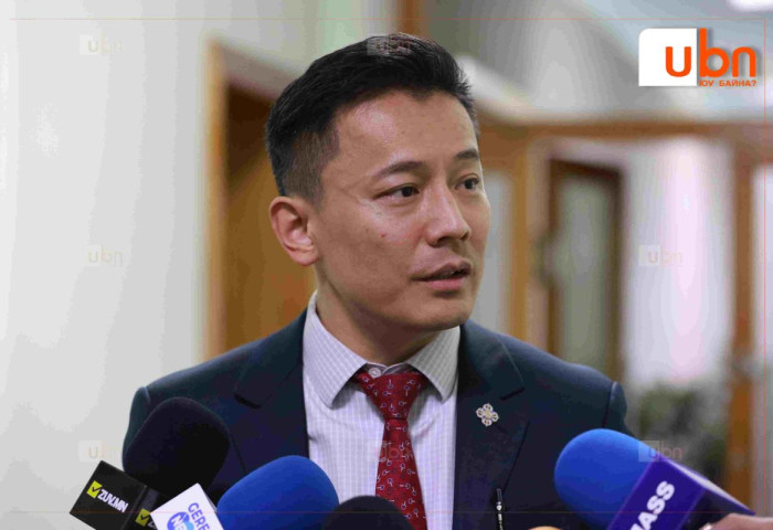 О.Батнайрамдал: Хүүхдээ 4 жил тэтгэлгээр сургана гээд тайван явж байсан аав, ээжүүд одоо яах юм. Өр тавьж төлбөрийг нь төлөх юм уу