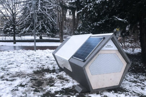 Германд орон гэргүй хүмүүст зориулан дулаан бүхээг бүтээжээ