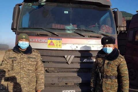 Хилчид нүүрс тээврийн жолоочийн амийг аварчээ