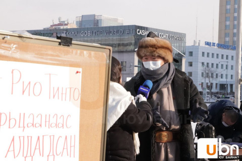 С.Ганбаатар өлсгөлөнгөө зогсоолоо