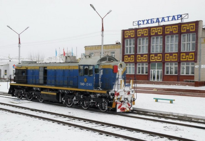 Сэлэнгэ: Химийн бодис асгарсан талбайн хөрснөөс дээж авчээ