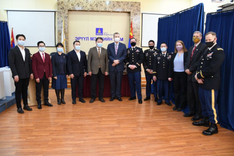 АНУ-ын Элчин сайдын яамнаас Ковид-19 халдварын оношлуур болон хамгаалах хэрэгсэл хандивлав