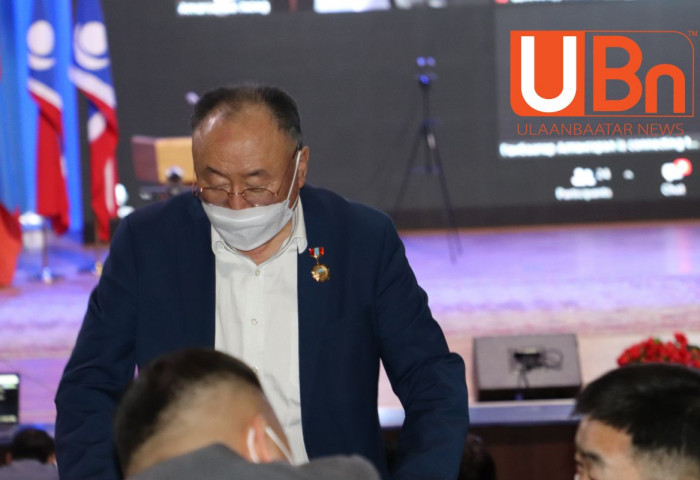 С.Билэгсайхан: С.Эрдэнийн талынхан бас намын даргын сунгаа зарласан. Тэнд ч оролцоно