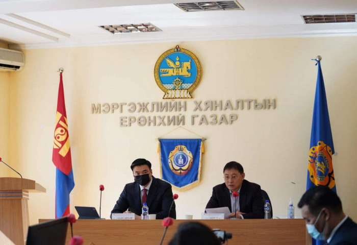 Албан тушаалаа ашигладаг улсын байцаагч нарт хариуцлага тооцохыг санууллаа