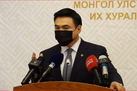 С.Амарсайхан: Манай эхнэр аав, ээжийнхээ гэрт тусгаарлагдаж байгаа
