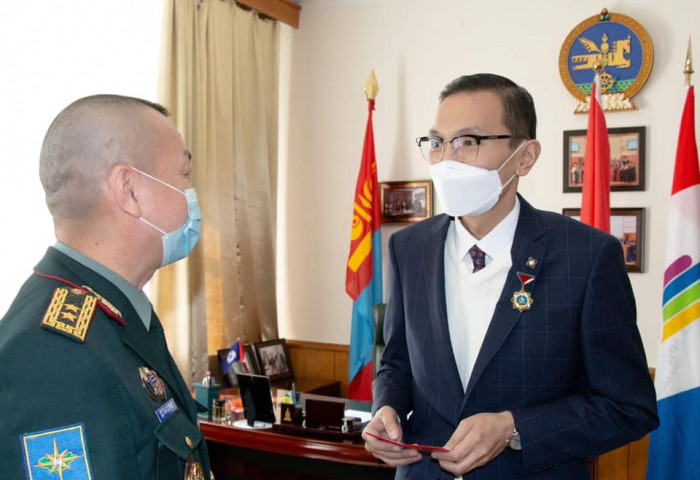 Н.Учрал: Төрийн ордон дахь ажлын өрөөндөө орлоо