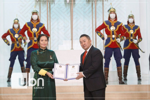 Э.Цолмон: Өнөөдөр адуу руугаа явах байсан ч алдарт уяач болсон тул маргааш явна