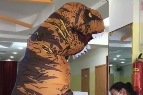 Фото: Сонгуулийн өдрийн сонирхолтой зургууд