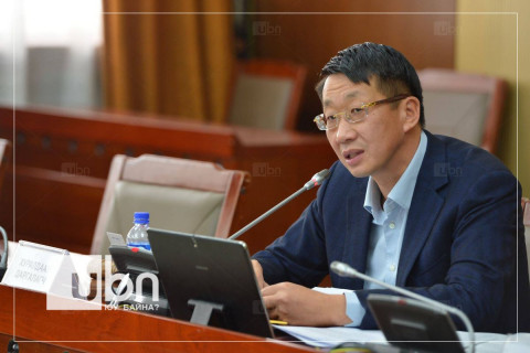 БЗС-гийн төсвөөр хүүхдийн 100 мянган төгрөгийг санхүүжүүлсэнээс болж, оюутнуудын зарим тэтгэлгийн санхүүжилт хасагджээ