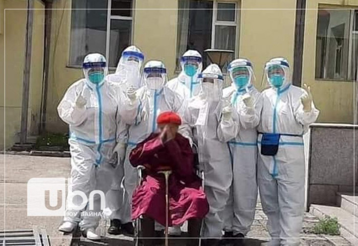 ЭЕРЭГ: Халдвар авсан 103 настай буурай эдгэрч эмнэлгээс гарчээ