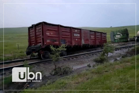 Сэлэнгэ аймагт 9 вагон осолдож, их хэмжээний түлш асгарчээ