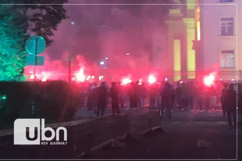 ЦЕГ: Жагсаалд оролцож буй иргэн машины цонх хагалсан гэх дуудлага ирсэн