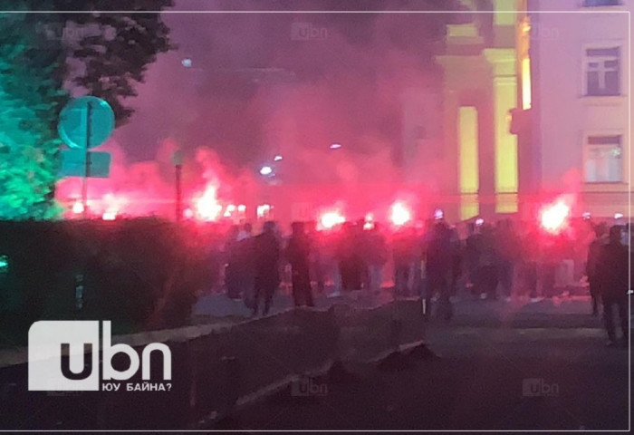 ЦЕГ: Жагсаалд оролцож буй иргэн машины цонх хагалсан гэх дуудлага ирсэн