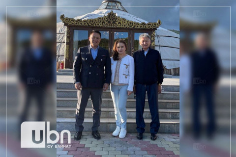 Д.Хулан: Бөхөх тавилантай түшээдийн зохиолоор хэлмэгдсэн ч Ирээдүйг өнгөлөх заяатай Номт хүүдээ мэнд хүргэе
