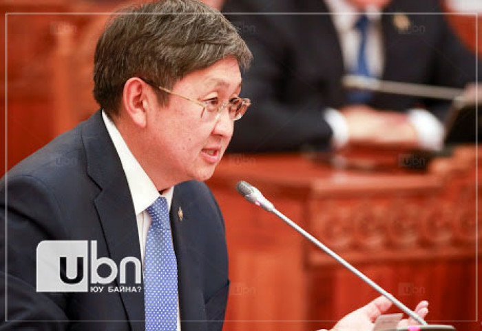 Ч.Хүрэлбаатар: Эмч нарын цалинг нэмбэл бусад төрийн албан хаагчдаа яах вэ