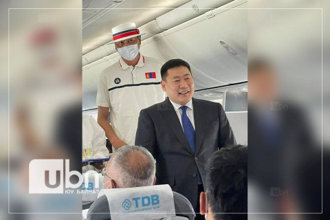 Монголын баг тамирчид Нарита нисэх онгоцны буудалд газардлаа
