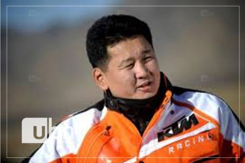Ерөнхийлөгч Хөвсгөлд, УИХ-ын дарга Өвөрхангайд амарч, Ерөнхий сайд Японд айлчиллаа