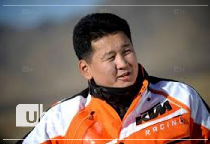 Ерөнхийлөгч Хөвсгөлд, УИХ-ын дарга Өвөрхангайд амарч, Ерөнхий сайд Японд айлчиллаа