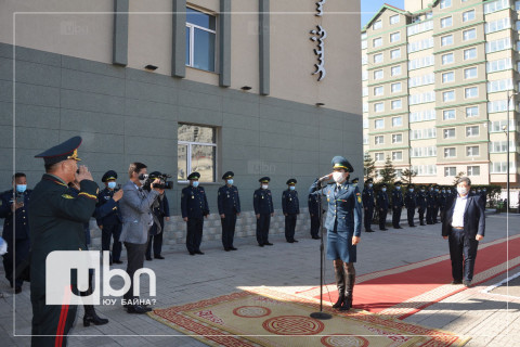 Т.Рэнцэнбадамыг “Хилчний алдар III” тэмдэг, 5 сая төгрөгөөр урамшуулжээ