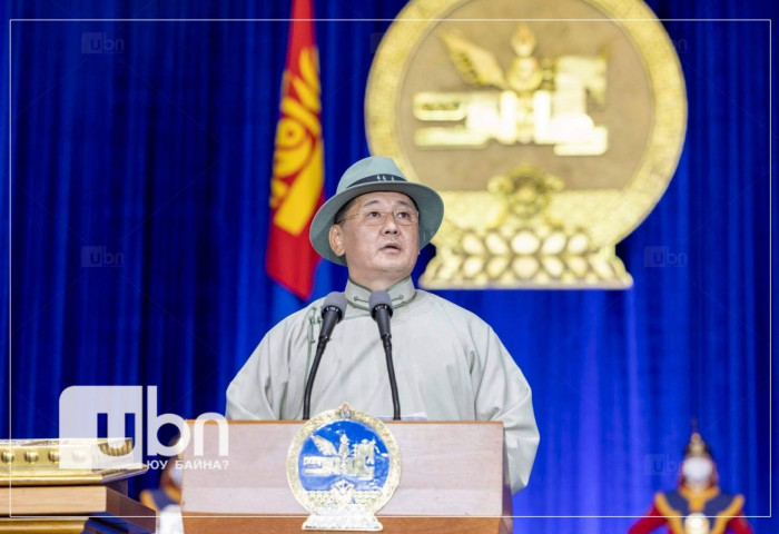 Ерөнхийлөгч Төрийн одон, медаль гардуулна