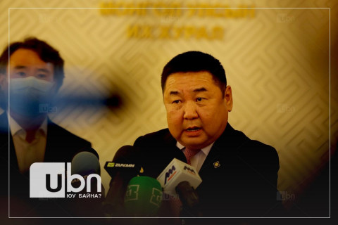 Д.Ганбат: Зөвлөхөөрөө дамжуулаад гарын үсэг зурсан гишүүд болон надад дарамт үзүүлж байна