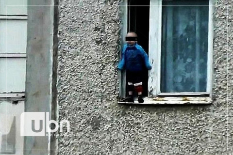 Цонхоор унах гэж байсан бага насны хүүхдийг аварчээ