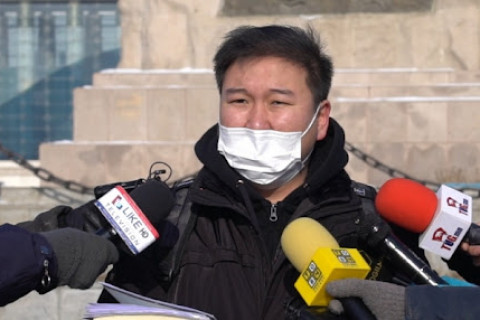 Э.Одбаярыг өлсгөлөнгөө зогсоохгүй бол албадан эмчилнэ гэв