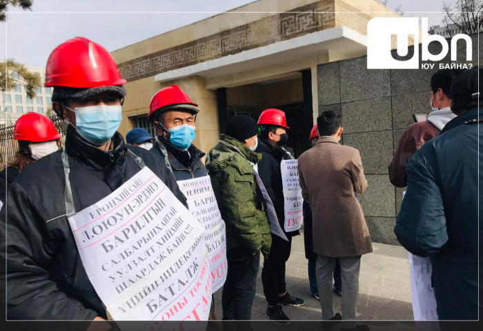 ФОТО: Барилгачид жагсаж байна