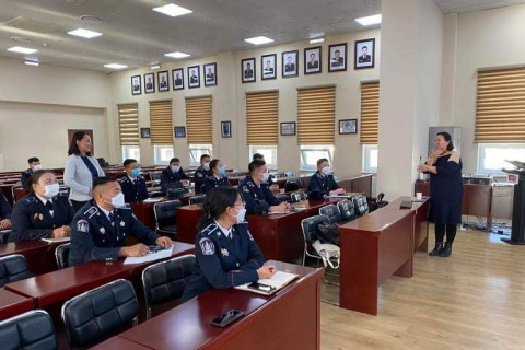 Хөгжлийн бэрхшээлтэй хүнтэй харилцах хөтөч цагдаа бэлтгэгдэж байна