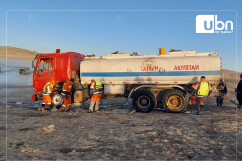 Дөрөлж нууранд живсэн шатахуун ачсан автомашиныг гаргажээ