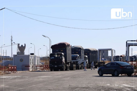 Замын-Үүд дэх авто замын боомтоор 27 тээврийн хэрэгслийг нэвтрүүлжээ