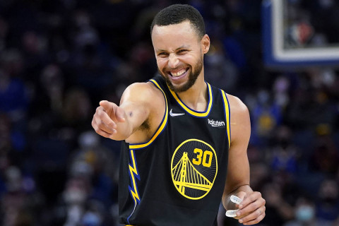 FACELOOK: NBA-ийн түүхэн дэх хамгийн агуу шидэгч Стефэн Көрри