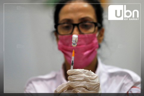 Израильд өндөр настнууд, эмнэлгийн ажилтнууддаа вакцины дөрөв дэх тунг тарьж эхэлнэ