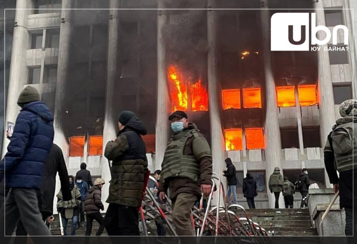 КАЗАХСТАН: Жагсагчид гудамж дагуу байршилтай банк, дэлгүүрүүдийг дээрэмдэж байна