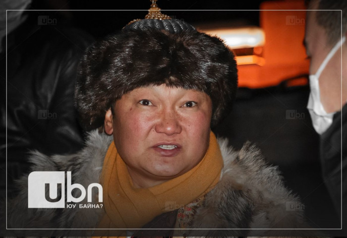 С.Жавхланд 16 тэгтэй мөнгө санал болгосон Хятадууд ээжийн чанасан цайг “уже“ дуулчихжээ