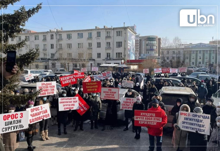 Орос III сургуулийн удирдлагууд нэг ангиас 5 эцэг, эх ирэхийг даалгажээ