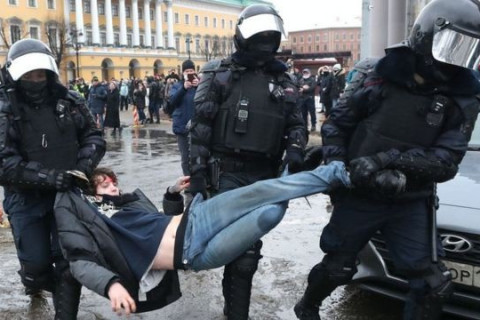 ОХУ-ын хотуудад болсон жагсаалын үеэр 1500 хүнийг баривчилжээ