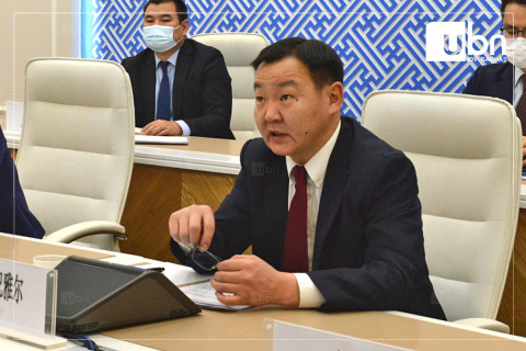 Украинд суух Өргөмжит Консул Эдуардад талархал илэрхийлсэн ГХЯ-ны ТНБД-ыг эцэг эхчүүд шүүмжиллээ