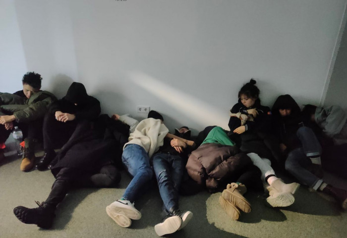 УКРАИН ДАХЬ ОЮУТНЫ АР ГЭР: Хүүхдүүд дээрээс минь бөмбөгдчих гэж байгаа юм шиг л мэдрэмж төрсөн