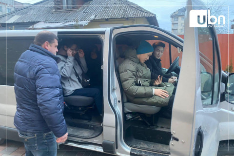 Харьковоос хөдөлсөн оюутнууд Львосоос Польшийн хил рүү хөдөлж байна