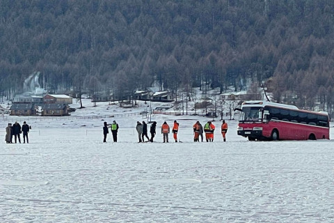 Хөвсгөл далай цөмөрч “Автобус“ орсон осол гарлаа