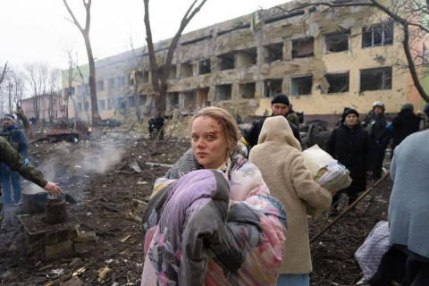 ЗЕЛЕНСКИЙ: Хүүхдийн эмнэлэг бөмбөгдөж, ОХУ-ын харгислал хэрээс хэтэрч байна