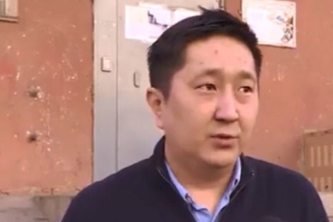 АНУ-д амьдарч буй С.Төмөрбатыг шүүгчээс нь огцруулах шийдвэр гаргажээ