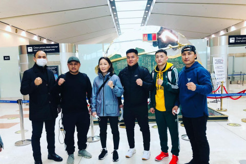 М.Уранцэцэг UFC-гийн эхний тулаанаа хийхээр Америк орныг зорьжээ