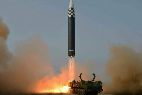 Умард Солонгос тив алгасагч пуужин туршжээ