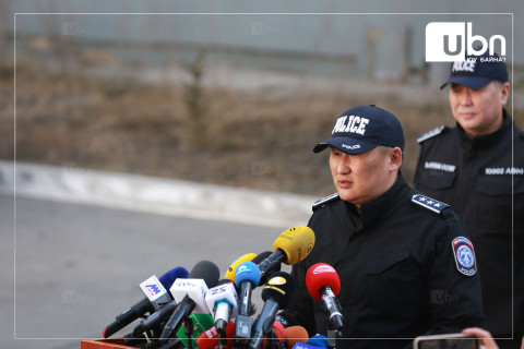 Б.Баатархүү: Цагдаагийн долоон албан хаагчийн толгой хагарч, хөл гар нь хугарсан