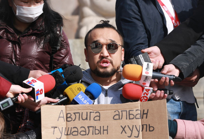 О.Отгонтөгс: Цагдаагийн байгууллагаас “Цаг үеийн байдлаас шалтгаалан яаралтай ир“ гэж дуудсан