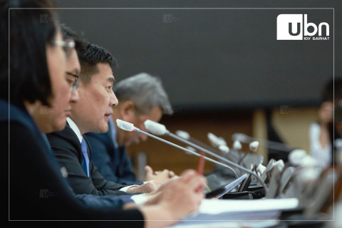 Ерөнхий сайд: Төрийн албан хаагч нар томилолтоор явахдаа бизнес ангиллын суудлаар ЗОРЧИХГҮЙ