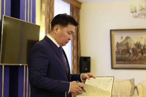 LRT төслийг дэмжээгүйд “бухимдсан” 24 гишүүн УИХ-ын чуулганы хуралдаанд СУУХГҮЙ