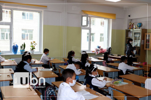 Сурагчдын зуны амралт долоо хоногоор хойшиллоо